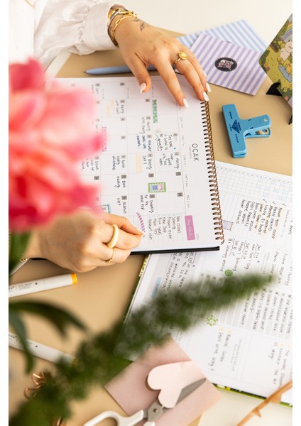 2026 Haftalık Spiralli Masaüstü Planlayıcı 24X34 cm - Desk Planner Siyah fiyatları