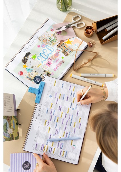 2026 Haftalık Spiralli Masaüstü Planlayıcı 24X34 cm - Desk Planner Siyah fırsatları