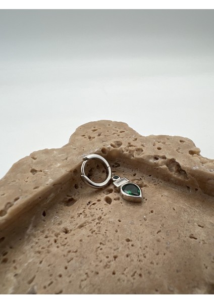 Yeşil Damla Taşlı Gümüş Sallantılı Küpe