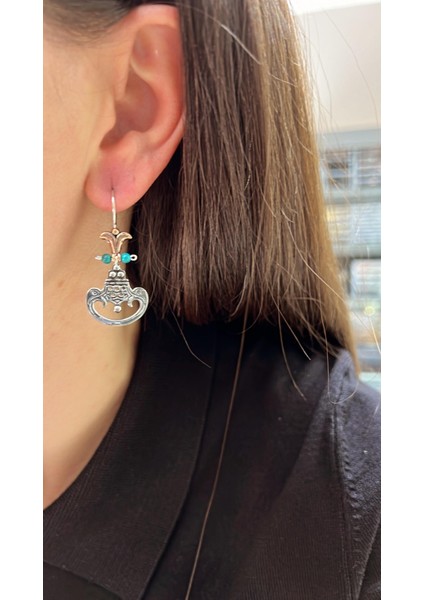 El Işi Tasarım Firuze Taşlı Gümüş Motifli Küpe