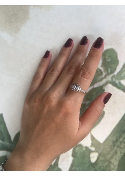 Taşlı Gümüş Göz Yüzük