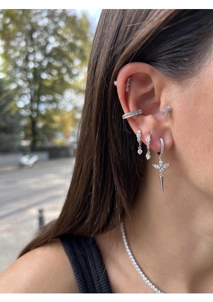 Markis Taşlı Gümüş Çiçek Sallantılı Küpe