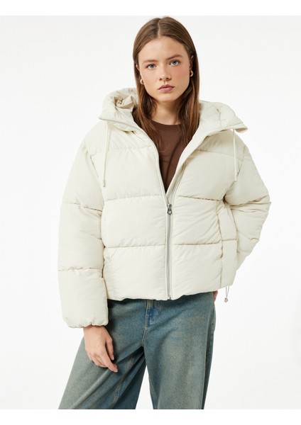 Rahat Kalıp Fermuarlı Kapüşonlu Kapitoneli Dik Yaka Şişme Mont