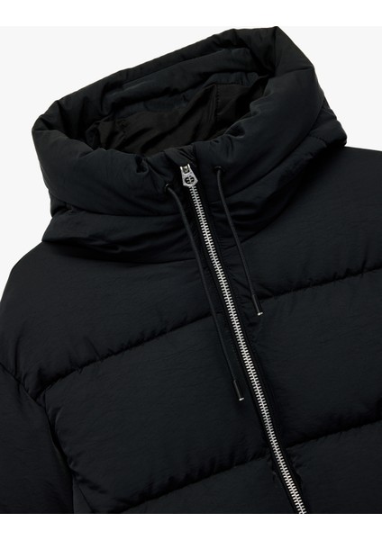 Rahat Kalıp Fermuarlı Kapüşonlu Kapitoneli Dik Yaka Şişme Mont