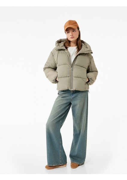 Rahat Kalıp Fermuarlı Kapüşonlu Kapitoneli Dik Yaka Şişme Mont