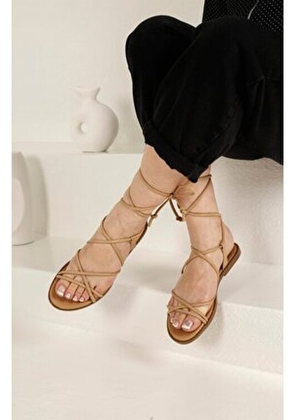 Kadın Sandalet Suni Deri Bağcıklı Düz Topuk 1 cm Yükseklik Türkiye Üretimi modelleri