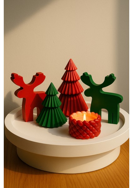 Yılbaşı Dekor Seti – Çam Ağaçları, Geyik Figürü, Örgü Mum ve Büyük Tepsi (5 Parça)