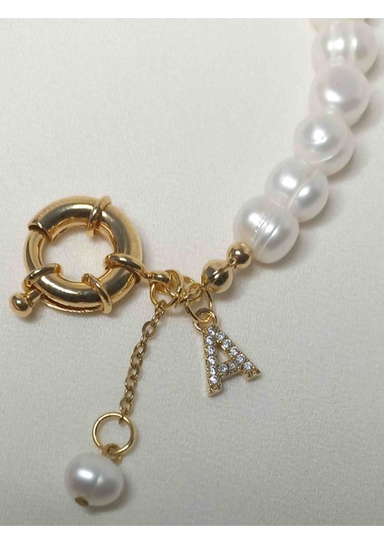 Gerçek Inci Zirkon Taş Harfli Yusufçuk Detaylı Gemici Kilitli Altın ve Charm Takılan Bileklik fırsatları