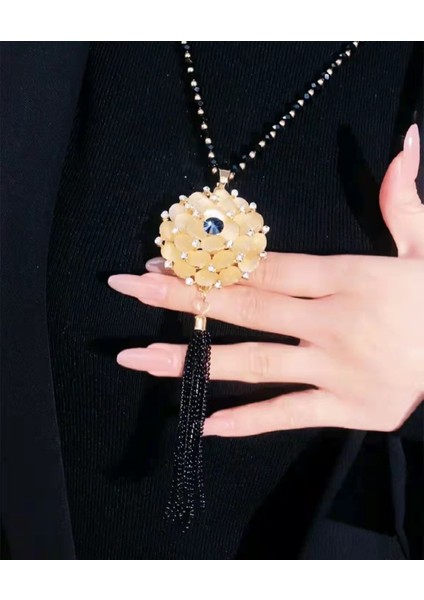 Hafif Lüks Alaşım Küçük Kokulu Inci Kolye Uzun Jumper Zincir Kadın Kıdemli Moda Duygusu Çok Yönlü Dekoratif Aksesuarlar Aksesuarlar Kolye (Yurt Dışından)