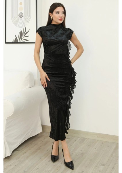 Çiçek Broşlu Fırfır Detaylı Kadife Abiye Elbise 6062-SIYAH fırsatları