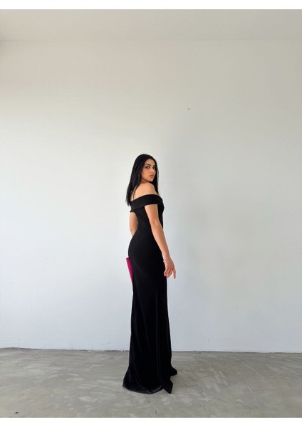 Ozgn Kadın Dalgıç Kumaş Kayık Yaka ve Dekolte Detaylı Elbise