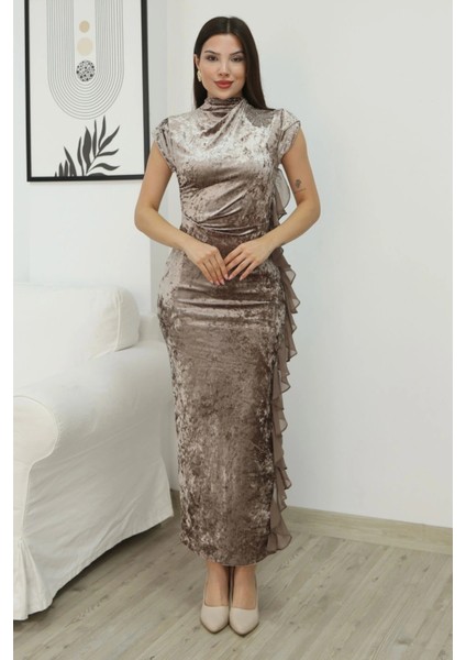 Çiçek Broşlu Fırfır Detaylı Kadife Abiye Elbise 6062-VIZON modelleri