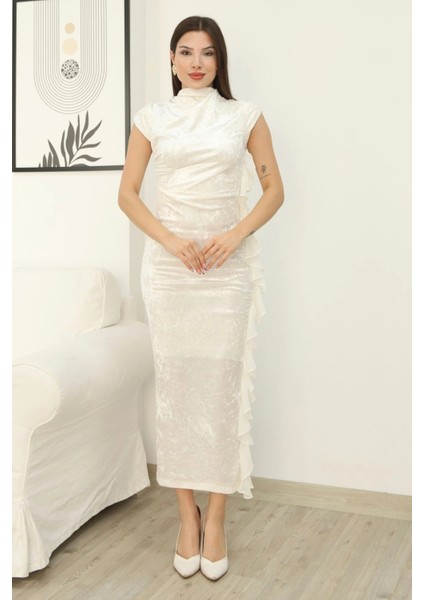 Çiçek Broşlu Fırfır Detaylı Kadife Abiye Elbise 6062-BEYAZ
