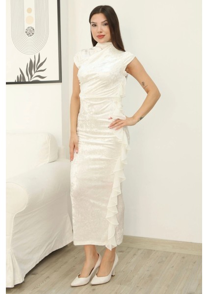 Çiçek Broşlu Fırfır Detaylı Kadife Abiye Elbise 6062-BEYAZ fırsatları