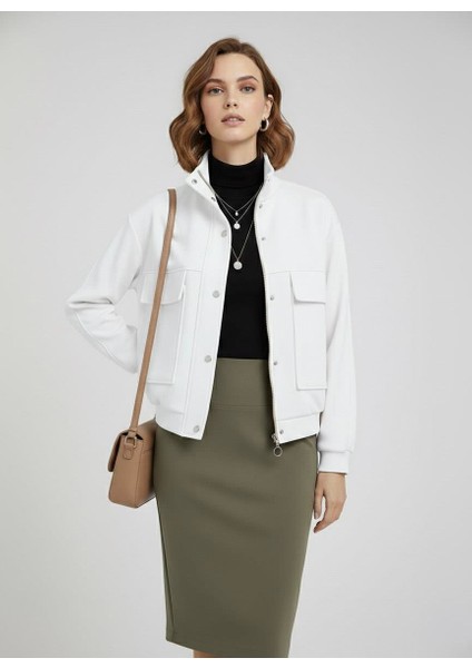 Ekru Dik Yaka Fermuarlı Çıtçıtlı Kapaklı Cepli Kısa Kadın Modal Bomber Ceket