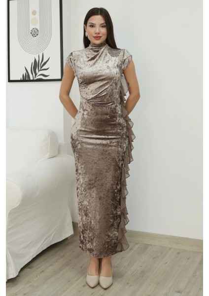 Çiçek Broşlu Fırfır Detaylı Kadife Abiye Elbise 6062-VIZON fiyatları