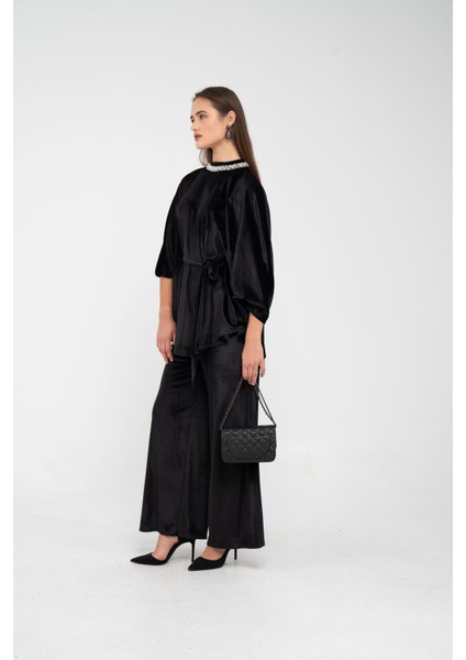 Taş Detaylı Kuşaklı Kadife Takım K8049 modelleri