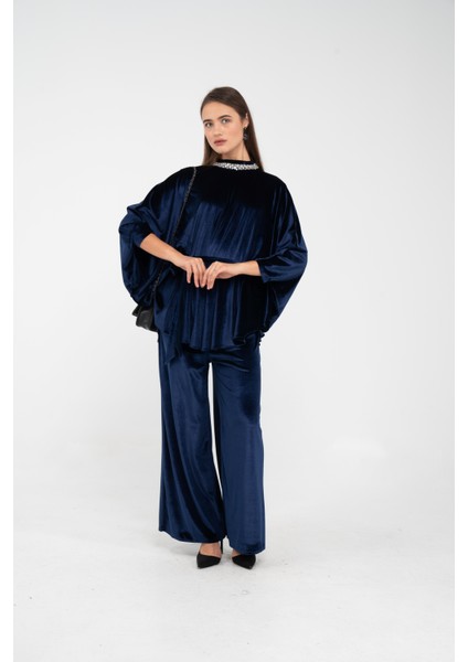 Taş Detaylı Kuşaklı Kadife Takım K8049