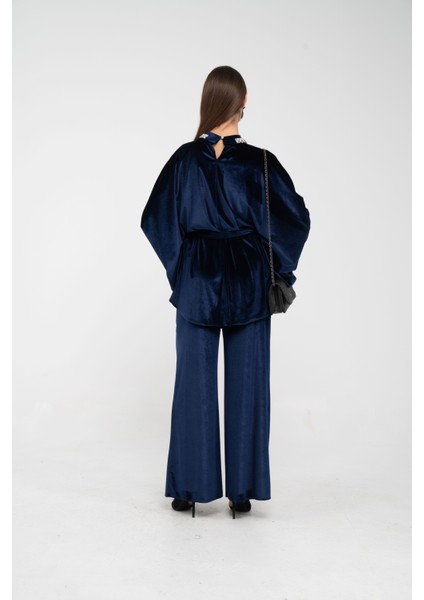 Taş Detaylı Kuşaklı Kadife Takım K8049 modelleri