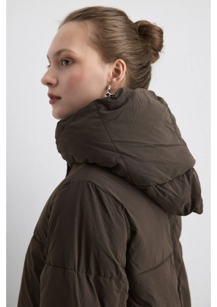 Kapüşonlu Uzun Şişme Mont - Kahverengi indirimleri