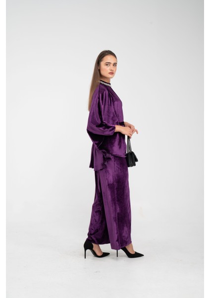 Taş Detaylı Kuşaklı Kadife Takım K8049 modelleri