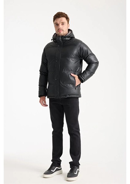 Erkek Siyah Sabit Kapüşonlu Suni Deri Şişme Mont