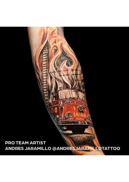 Straight Red - World Famous Ink Dövme Boyası - 4OZ/120ML