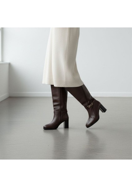 Kahverengi Hakiki Deri Lastik Detaylı Tokalı Kadın Kalın Topuklu Çizme fiyatları