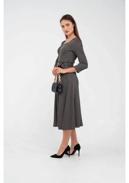 Kemer Detaylı Denim Görünümlü Midi Elbise K8081 fırsatları