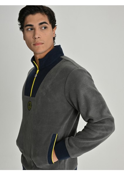 Erkek Trıbun Yaka Detaylı Sweat fırsatları