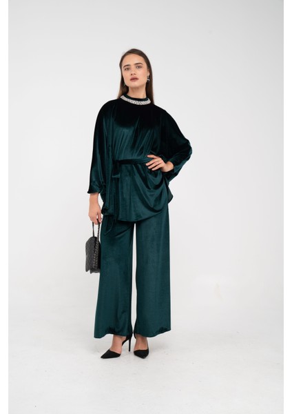 Taş Detaylı Kuşaklı Kadife Takım K8049 modelleri