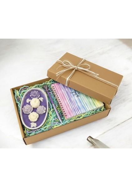 Lila Severlere Özel Tasarım Mum Defter ve Kalrm Hediye Seti