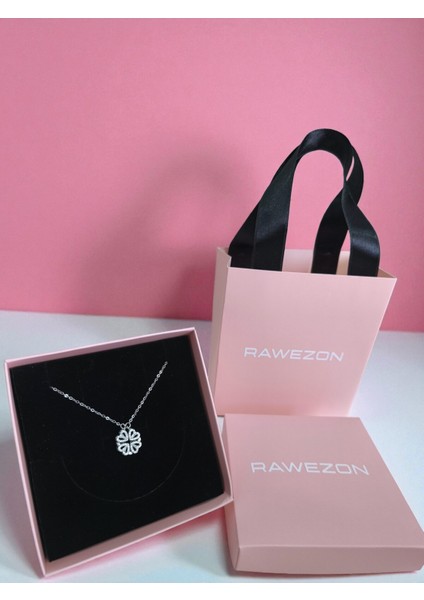 Kutulu ve Çantalı Gümüş Renk Mıknatıslı Açılabilir Yonca Kolye -Sevgiliye Hediye Doğum Günü Arkadaşa