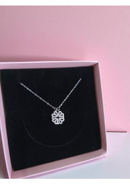 Kutulu ve Çantalı Gümüş Renk Mıknatıslı Açılabilir Yonca Kolye -Sevgiliye Hediye Doğum Günü Arkadaşa indirimleri