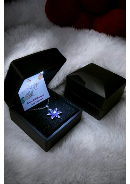 Işıklı Kutuda Mor Lotus Çelik Kolye – Doğum Günü, Kadın, Sevgili, Arkadaşa,annelere Hediye fırsatları