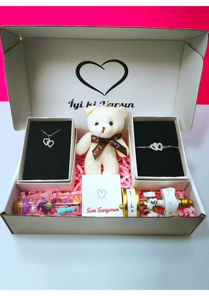Beyaz Elit Hediye Set -Çelik Kalpli Kolye-Bileklik-Ayıcık Anahtarlık-Mini Atlı Karınca-Dilek Şişesi