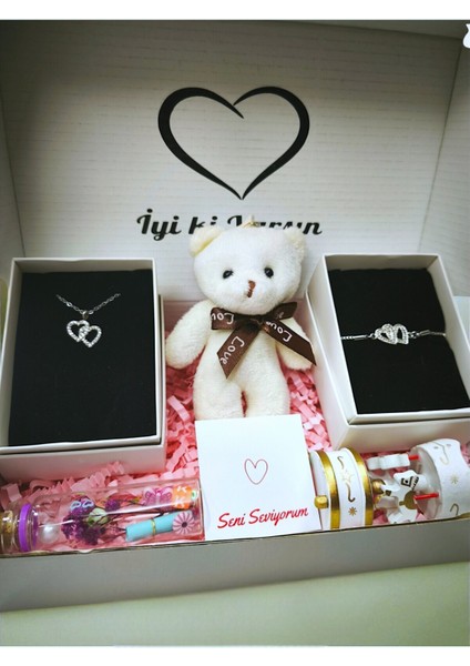 Beyaz Elit Hediye Set -Çelik Kalpli Kolye-Bileklik-Ayıcık Anahtarlık-Mini Atlı Karınca-Dilek Şişesi fiyatları