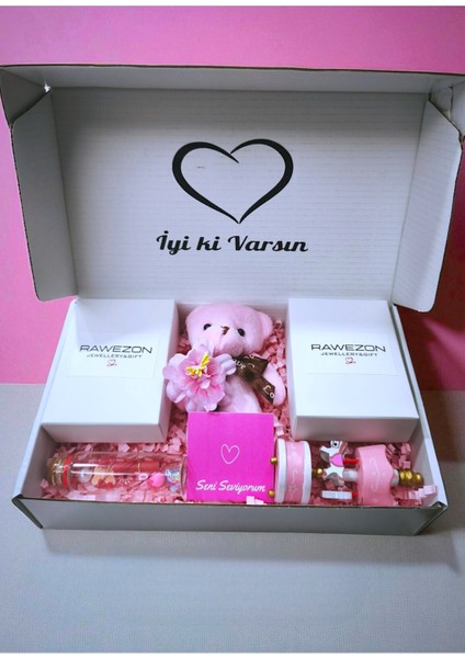 Pembe Elit Hediye Set -Çelik Baget Kolye-Bileklik-Ayıcık Anahtarlık-Mini Atlı Karınca-Dilek Şişesi modelleri
