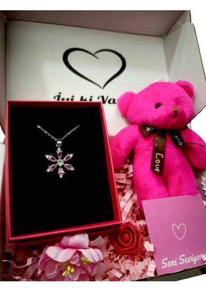 Pembe Lotus Çelik Kolye ve Peluş Ayıcık Anahtarlık Konsept Hediye Kutusu-Sevgiliye,ve Sevdiklerinize
