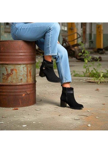 Siyah Süet Hakiki Deri Tokalı Kalın Topuklu Kadın Günlük Bot fiyatları