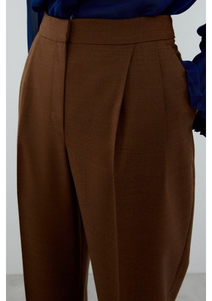 Double Paça Çift Pileli Havuç Pantolon Kahve K2612046_005 modelleri
