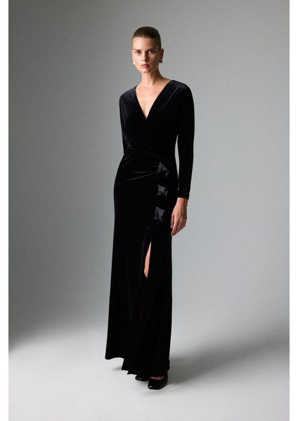 Kruvaze Görünümlü Yırtmaçlı Maksi Boy Kadife Elbise Siyah K2611306_001