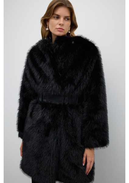 Bele Oturan Lastik ve Çıtçıt Detaylı Kürk Kaban Siyah K2619004_001 indirimleri