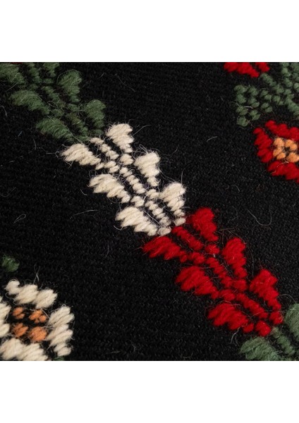 Üç Güller Motifli Siyah El Dokuma Kilim 130X68 cm Geleneksel El Işçiliği fırsatları