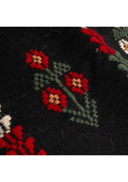 Üç Güller Motifli Siyah El Dokuma Kilim 130X68 cm Geleneksel El Işçiliği indirimleri