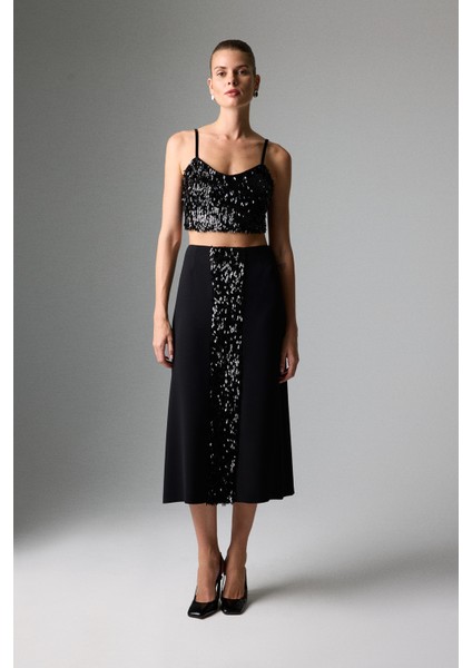 Payet ve Önü Yırtmaç Detaylı Midi Boy Etek Siyah K2615030_001