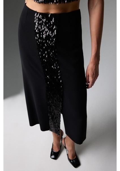 Payet ve Önü Yırtmaç Detaylı Midi Boy Etek Siyah K2615030_001 fırsatları