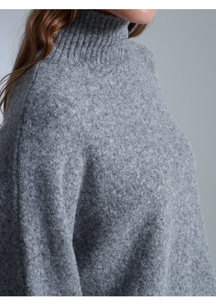 10817 Yarasa Kol Yün Karışımlı Triko Kazak-Füme M. fırsatları