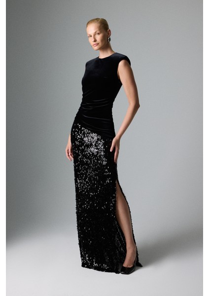 Vatka ve Drape Detaylı Yırtmaçlı Elbise Siyah K2611304_001