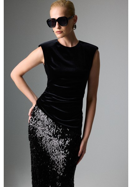 Vatka ve Drape Detaylı Yırtmaçlı Elbise Siyah K2611304_001 indirimleri